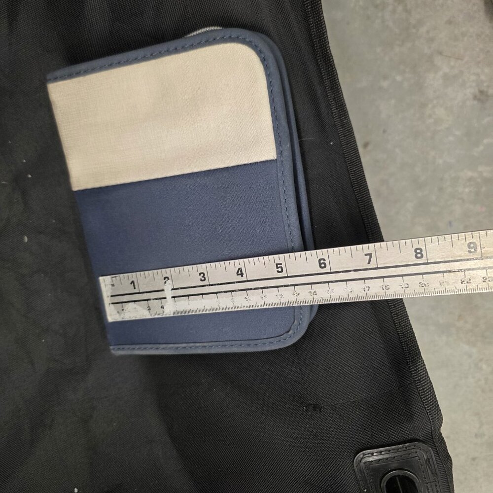 UNITED AIRLINES POLARIS Business Class Amenity Kit - Picture 7 of 10